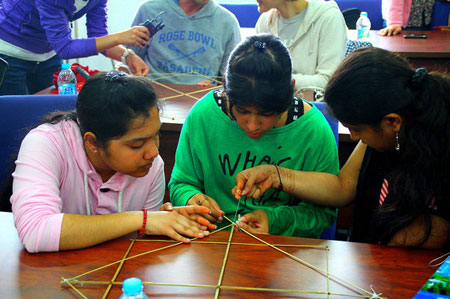 南通舉辦外國友人風(fēng)箏放飛文化體驗活動