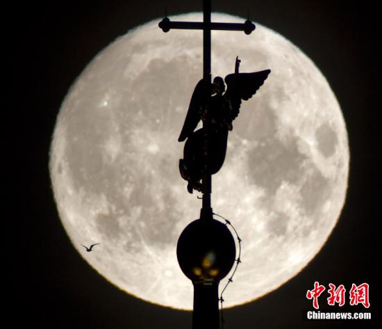 “超級(jí)月亮”將在本周末出現(xiàn) 不會(huì)引發(fā)災(zāi)難