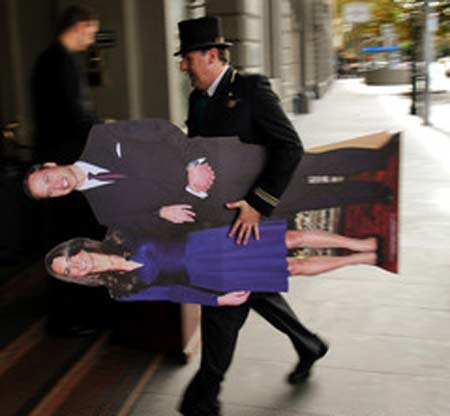 還能再神奇點(diǎn)嗎?游客落下的那些怪異物品(組圖)