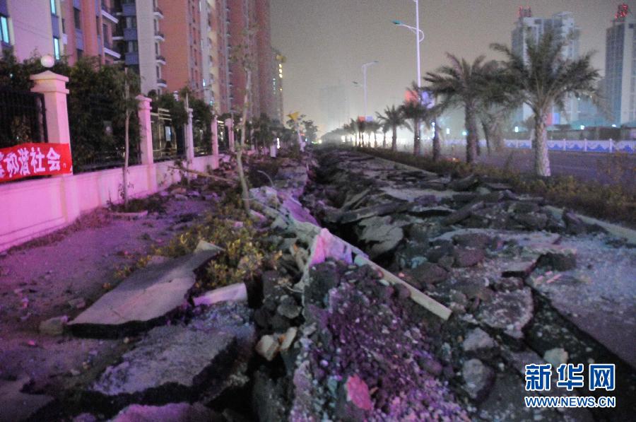 廣西北海地下管道發(fā)生爆炸 掀翻80米路面