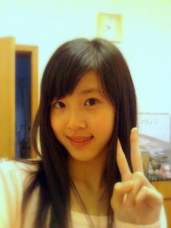 “奶茶妹妹”實(shí)習(xí)當(dāng)記者引圍觀 海量生活照曝光