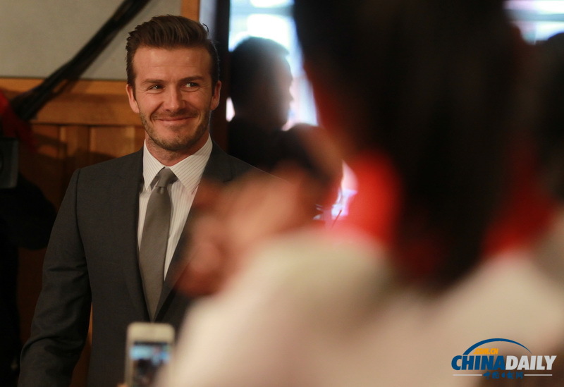 中超足球聯(lián)賽推廣大使貝克漢姆訪問北京二中并與學生互動