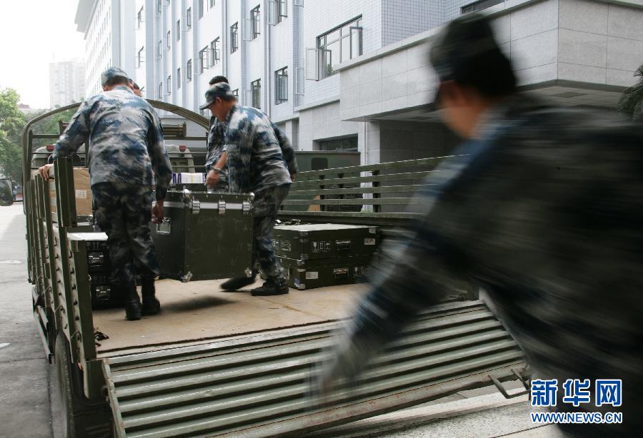 軍隊(duì)、消防、醫(yī)療等部門迅速馳援雅安受災(zāi)區(qū)