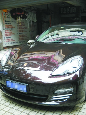 1斤多重烏龜從8樓掉下 將保時(shí)捷砸個(gè)坑(圖)
