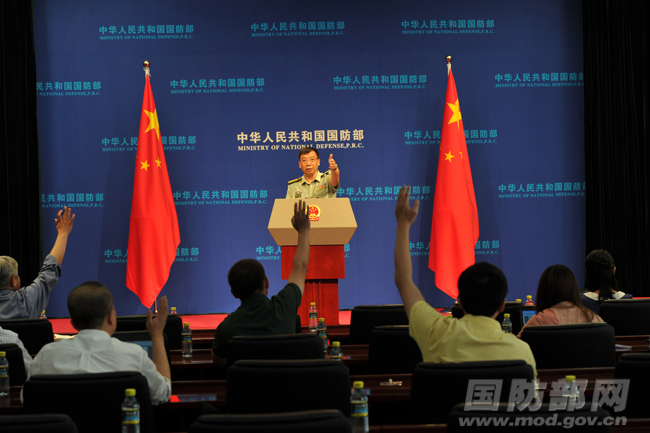 國防部：菲軍艦非法坐灘嚴(yán)重侵犯中國領(lǐng)土主權(quán)