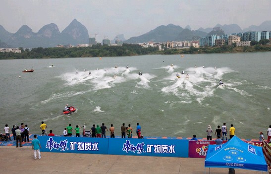 康師傅礦物質(zhì)水助力柳州中國摩托艇聯(lián)賽 支持中國水上運動發(fā)展