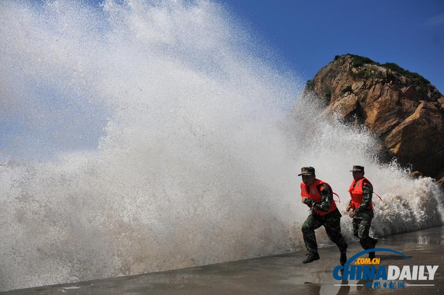 浙江溫嶺：“蘇力”逼近掀巨浪