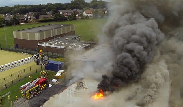 英5名學(xué)生疑開(kāi)學(xué)前放火燒毀學(xué)校