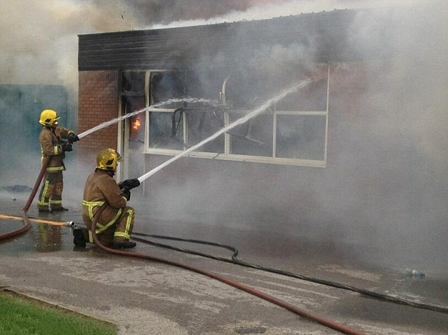 英5名學(xué)生疑開(kāi)學(xué)前放火燒毀學(xué)校