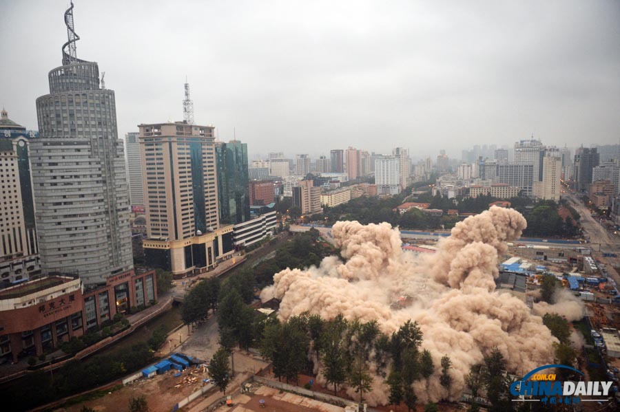 八十年代“昆明第一高樓”——昆明工人文化宮成功實(shí)施爆破拆除