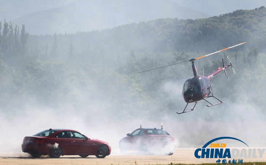 八達(dá)嶺機(jī)場(chǎng)舉行飛行節(jié) 北京航展首次“飛”起來(lái)