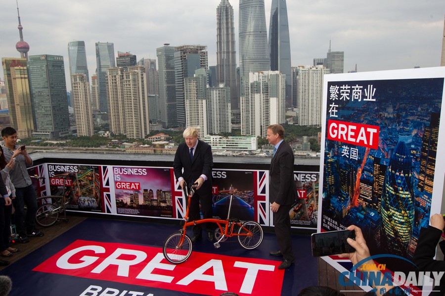 倫敦市長約翰遜騎自行車與中外媒體見面