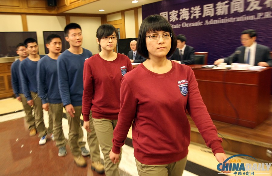 第二批六名潛航員學(xué)員正式亮相 包括2名女性