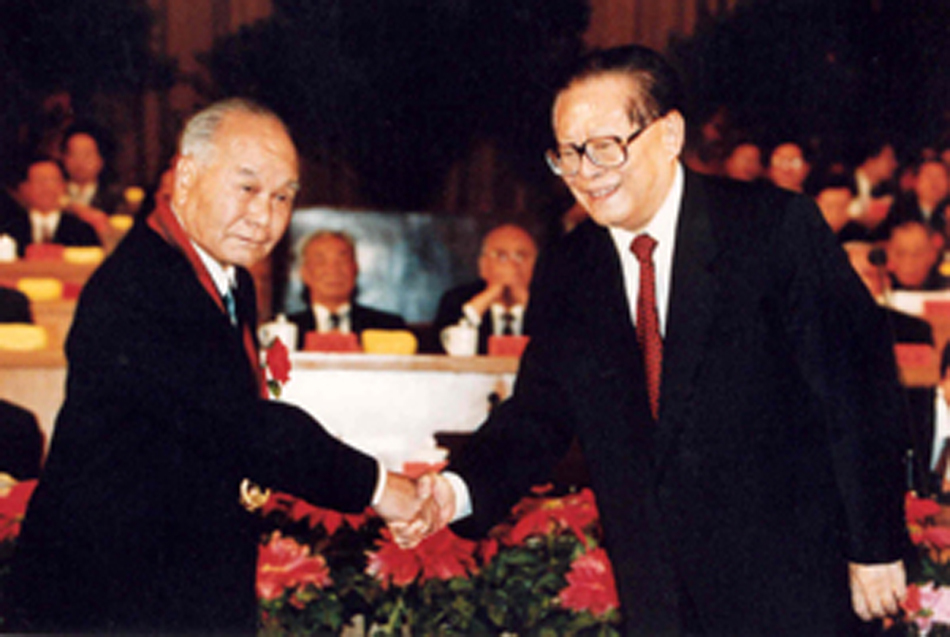 國(guó)家科學(xué)技術(shù)獎(jiǎng)勵(lì)大會(huì)在北京舉行 張存浩、程開(kāi)甲獲最高科學(xué)技術(shù)獎(jiǎng)