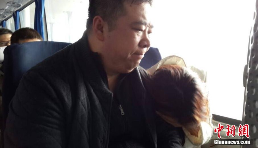 馬來(lái)西亞載154名中國(guó)人航班失聯(lián) 機(jī)場(chǎng)家人焦急等待