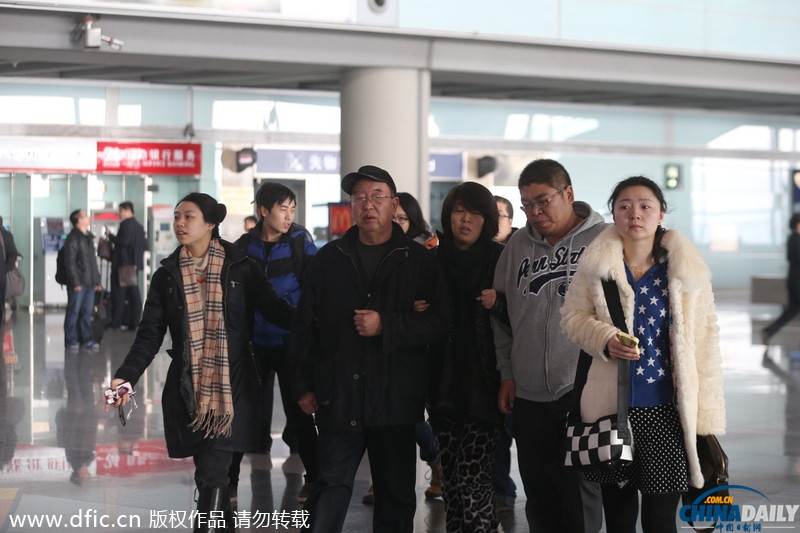 馬來西亞載154名中國(guó)人航班失聯(lián) 機(jī)場(chǎng)家人焦急等待