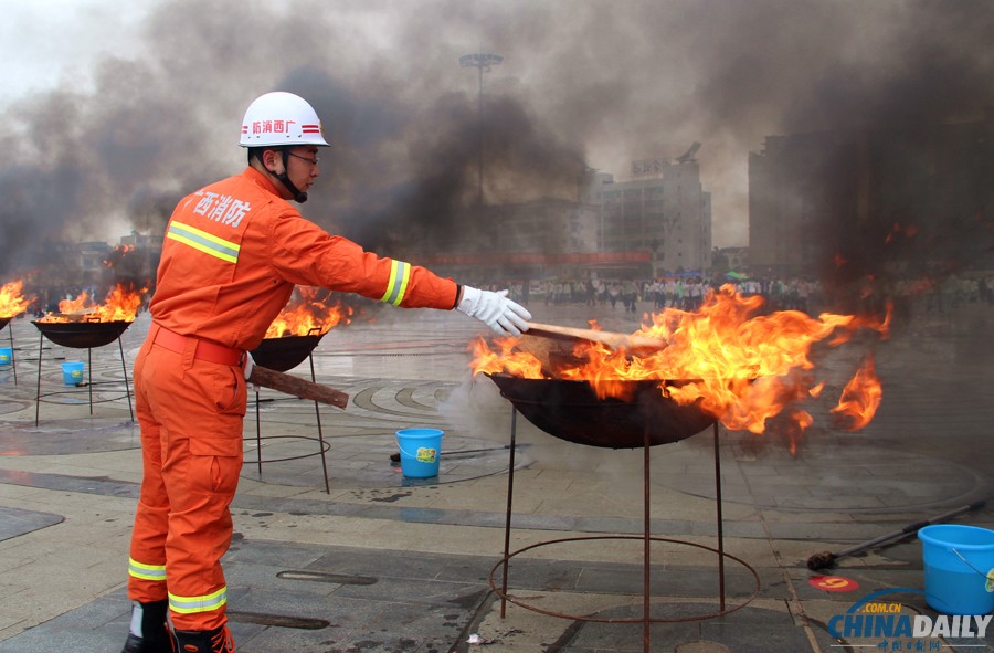 中越聯(lián)手啟動(dòng)邊境掃毒 共焚燒1000公斤毒品