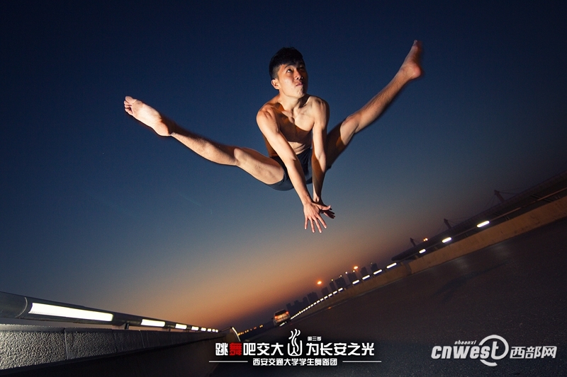 “跳舞吧，交大！”走紅網(wǎng)絡(luò) 高難度動作獲網(wǎng)友點贊