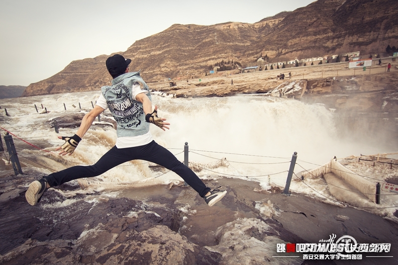 “跳舞吧，交大！”走紅網(wǎng)絡(luò) 高難度動(dòng)作獲網(wǎng)友點(diǎn)贊