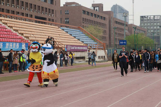 南開留學(xué)生舉辦中國傳統(tǒng)文化主題運(yùn)動(dòng)會(huì)