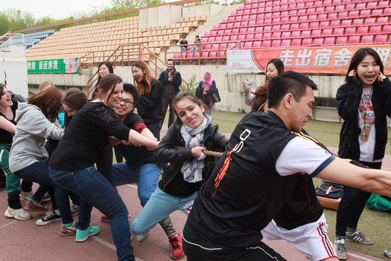 南開留學(xué)生舉辦中國傳統(tǒng)文化主題運(yùn)動(dòng)會(huì)