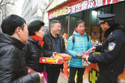 警方檢查煙花銷售