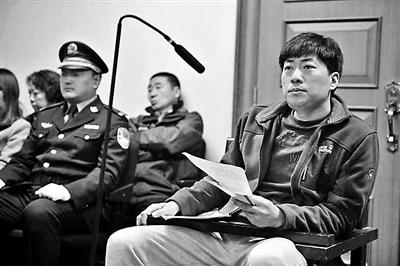 男子被訴借政府采購詐騙 庭上受審喊冤