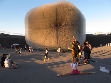 本月上旬天氣涼爽入園人數(shù)不多成觀博黃金時間