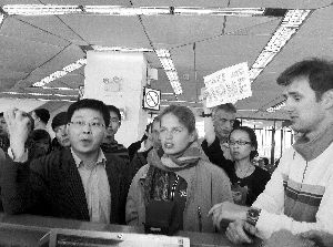 國航延誤26小時(shí)只賠100美元代金券乘客不滿意