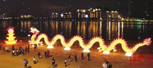 福州元宵燈會昨晚試燈 千盞花燈點(diǎn)亮閩江