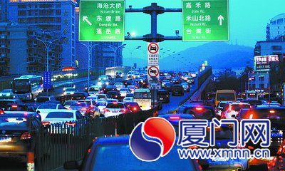 “百萬汽車時代”考驗廈門 解讀數(shù)字背后的深層問題