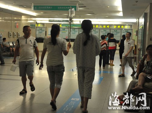 福州13家醫(yī)院試點(diǎn)護(hù)理員替代護(hù)工 其明碼標(biāo)價(jià)