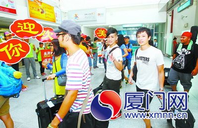 兩岸大學(xué)校園歌手賽選手昨抵廈 半決賽今日舉行