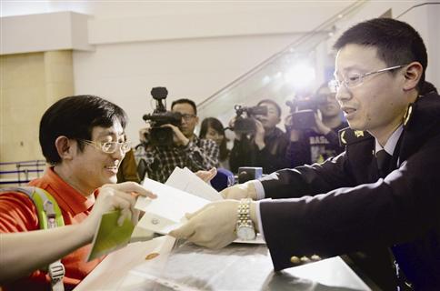 跨越海峽的生命大接力 臺(tái)胞捐骨髓救廈門花季女孩