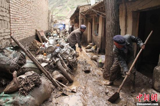 甘肅雹洪災(zāi)區(qū)近6萬斷電用戶90%恢復(fù)供電