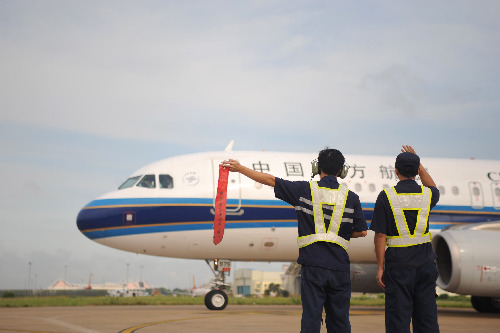 南航“?？?#8212;成都—烏魯木齊”航線正式開通