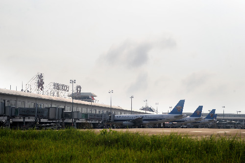 南航“?？?#8212;成都—烏魯木齊”航線正式開通