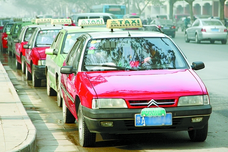 鄭州:出租車公司“三招”試解“打車難”