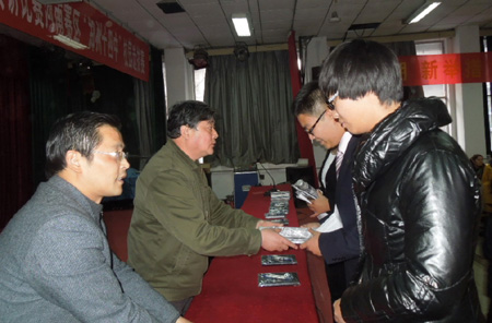 鄭州十四中舉辦“21世紀杯”英語演講比賽校園選拔賽