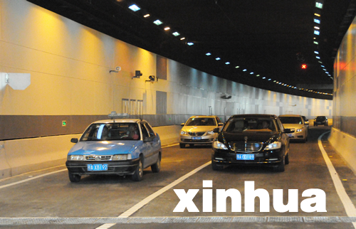 武漢建成首條湖底隧道 全長(zhǎng)1735米