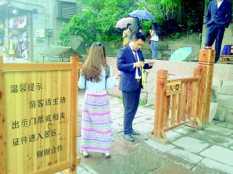 鳳凰古城門票新政實施兩月 客棧為攬客傳授逃票秘笈