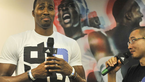 籃球——NBA球員霍華德登陸長春與球迷互動