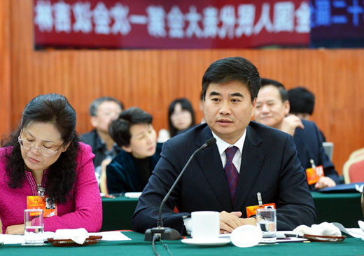 吉林省代表團(tuán)審議國(guó)務(wù)院機(jī)構(gòu)改革和職能轉(zhuǎn)變方案