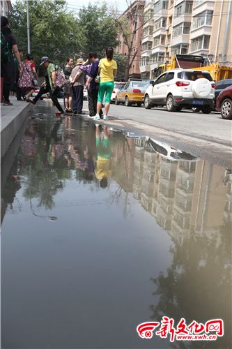 長(zhǎng)春北安路一處自來(lái)水主杠爆裂 找漏點(diǎn)遇難度