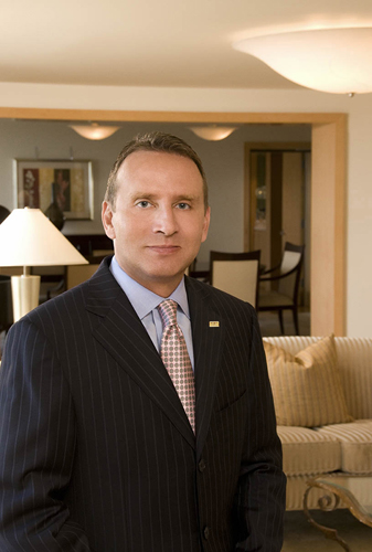 尼古拉斯·艾默睿先生任沈陽萬達(dá)文華酒店總經(jīng)理