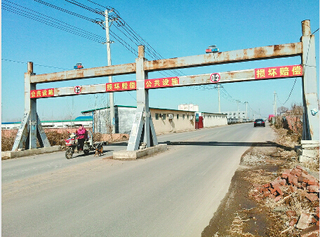 濟南曾發(fā)生多起限高桿事故 女子被限高桿斷喉