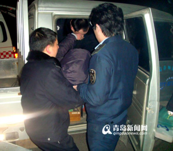 青島大齡男情人節(jié)求婚失敗分手 醉酒鬧自殺(圖)