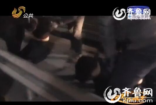 淄博偵破最大吸販毒案 警方持槍堵截20余人犯罪團(tuán)伙