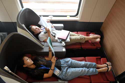 京津冀媒體記者試乘京滬高鐵列車