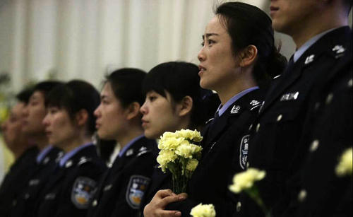 茆盛泉追悼會市民自發(fā)送行 公安部發(fā)唁電哀悼